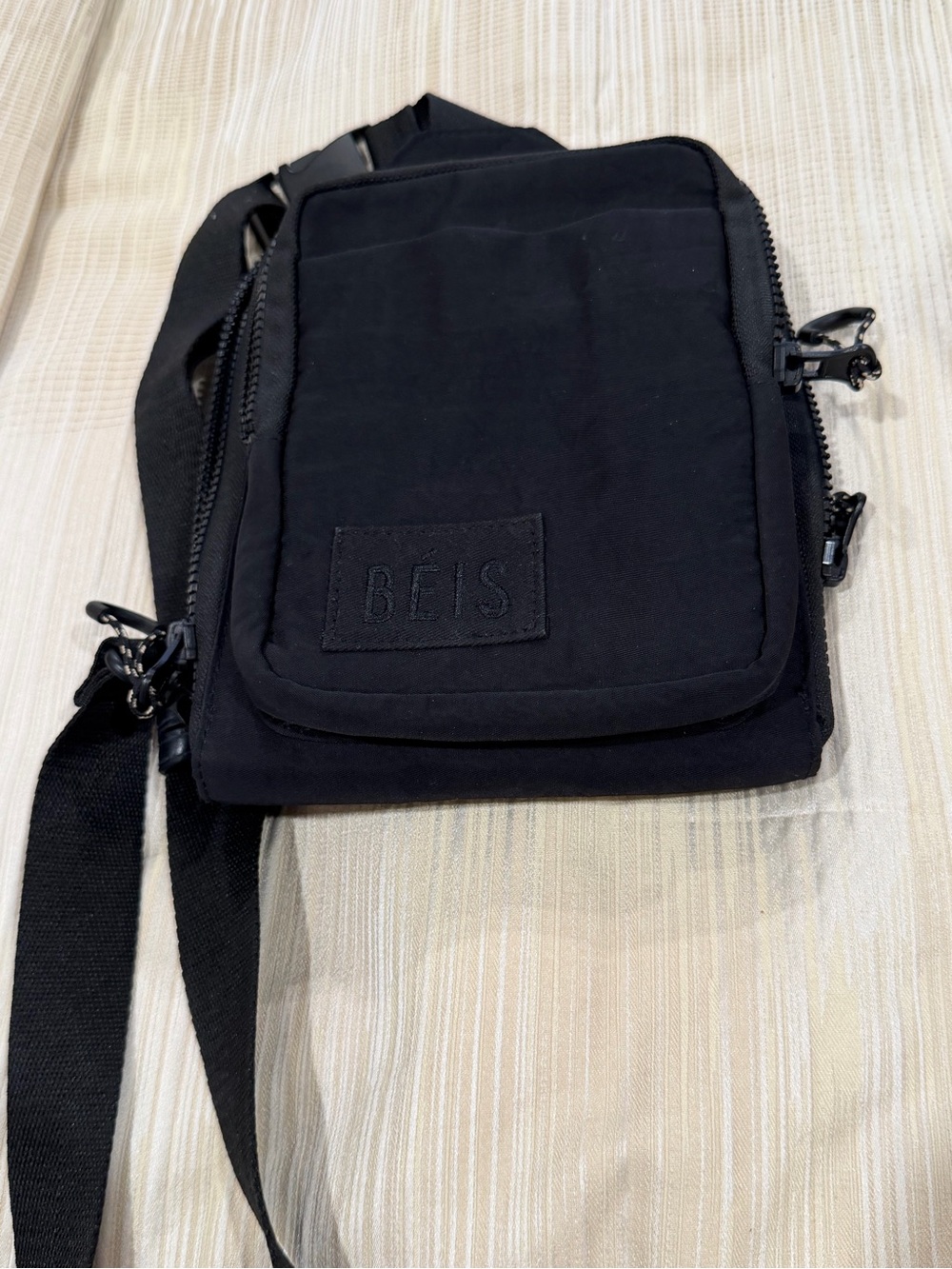 BEIS Black Minimalist Sling Pack for Men or Women - Picture 7 of 7